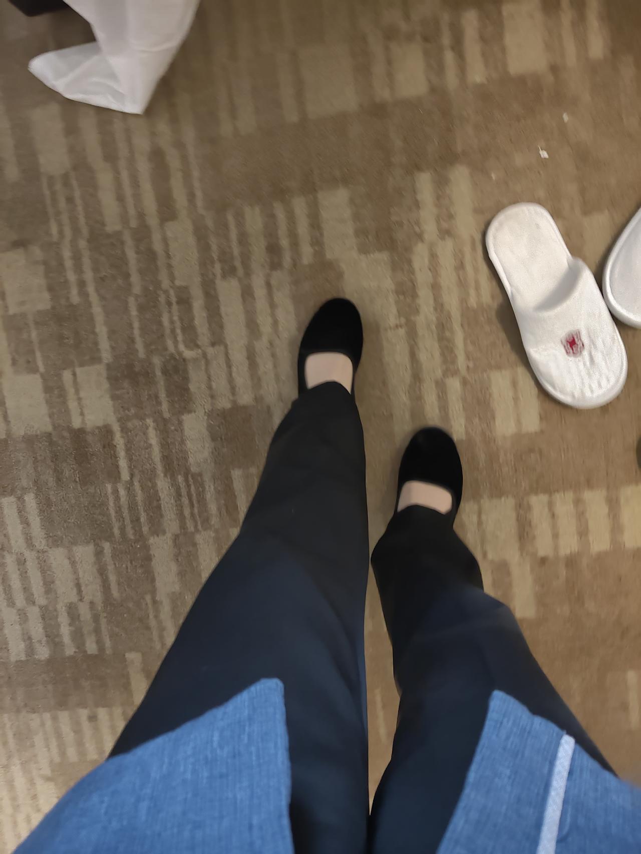 今天，一位客人给我上了狠狠的一课。有一间房上午退了，我也打扫干净了，领导查房后