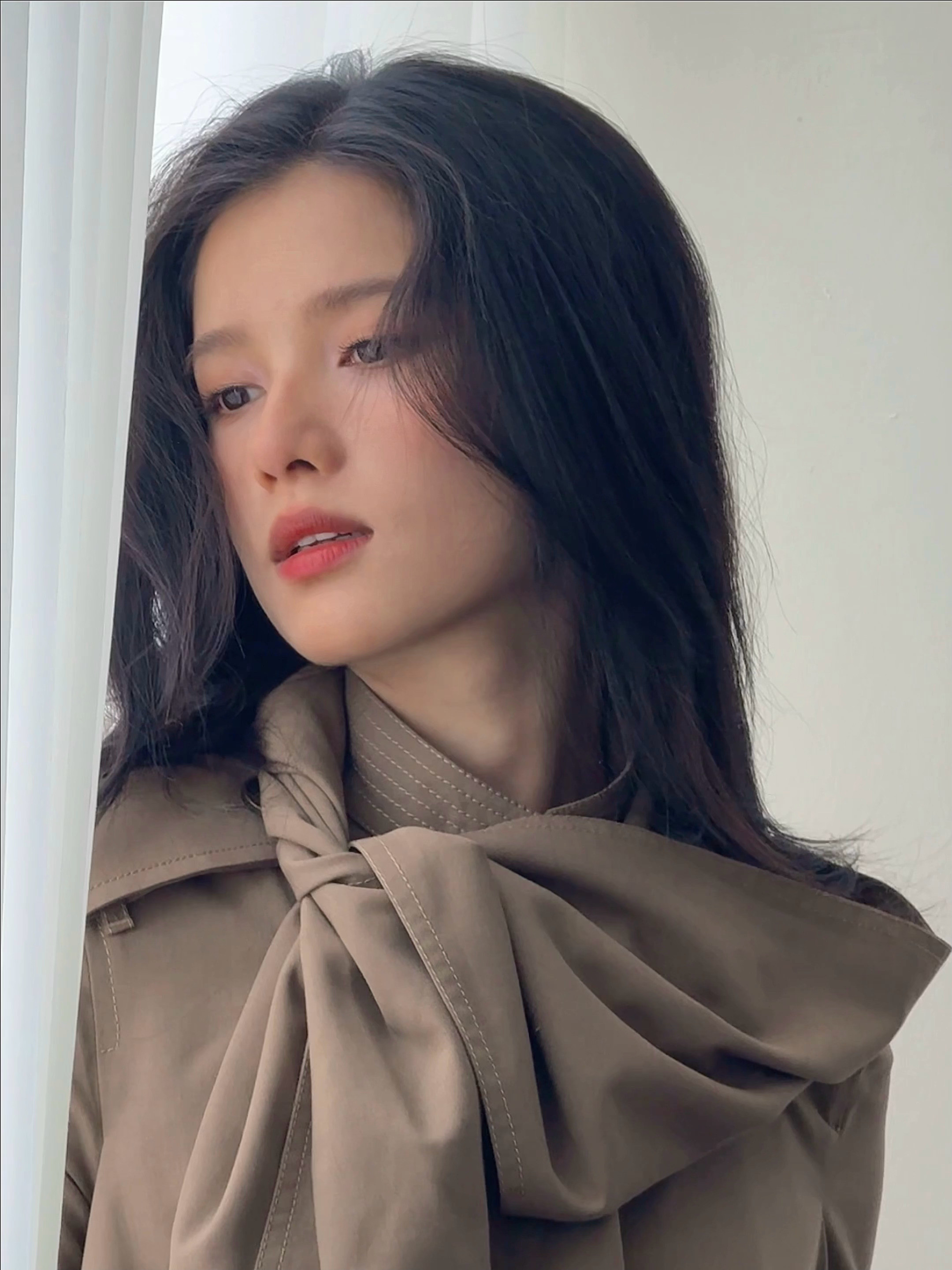 张婧仪宋威龙张婧仪牵手舞台非正式跨年派对在复制粘贴的时代，你是手写的诗