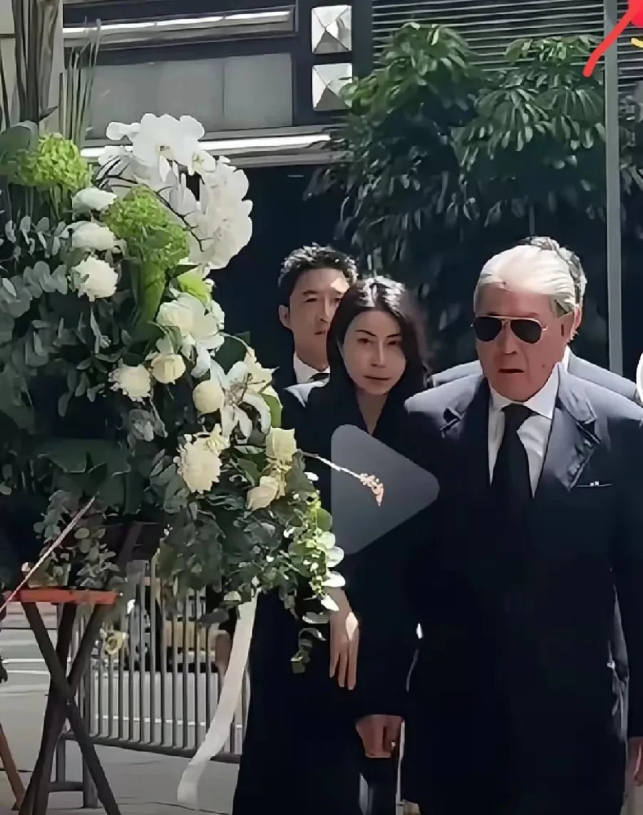 霍家的“无保镖”，藏着比财富更硬的底气坊间常说，动李嘉诚，大概率是冲着钱