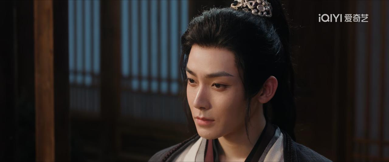《雀骨》这部剧人物关系太复杂。男主萧无衣是靖王世子，也是文熹太子。靖王的世子妃