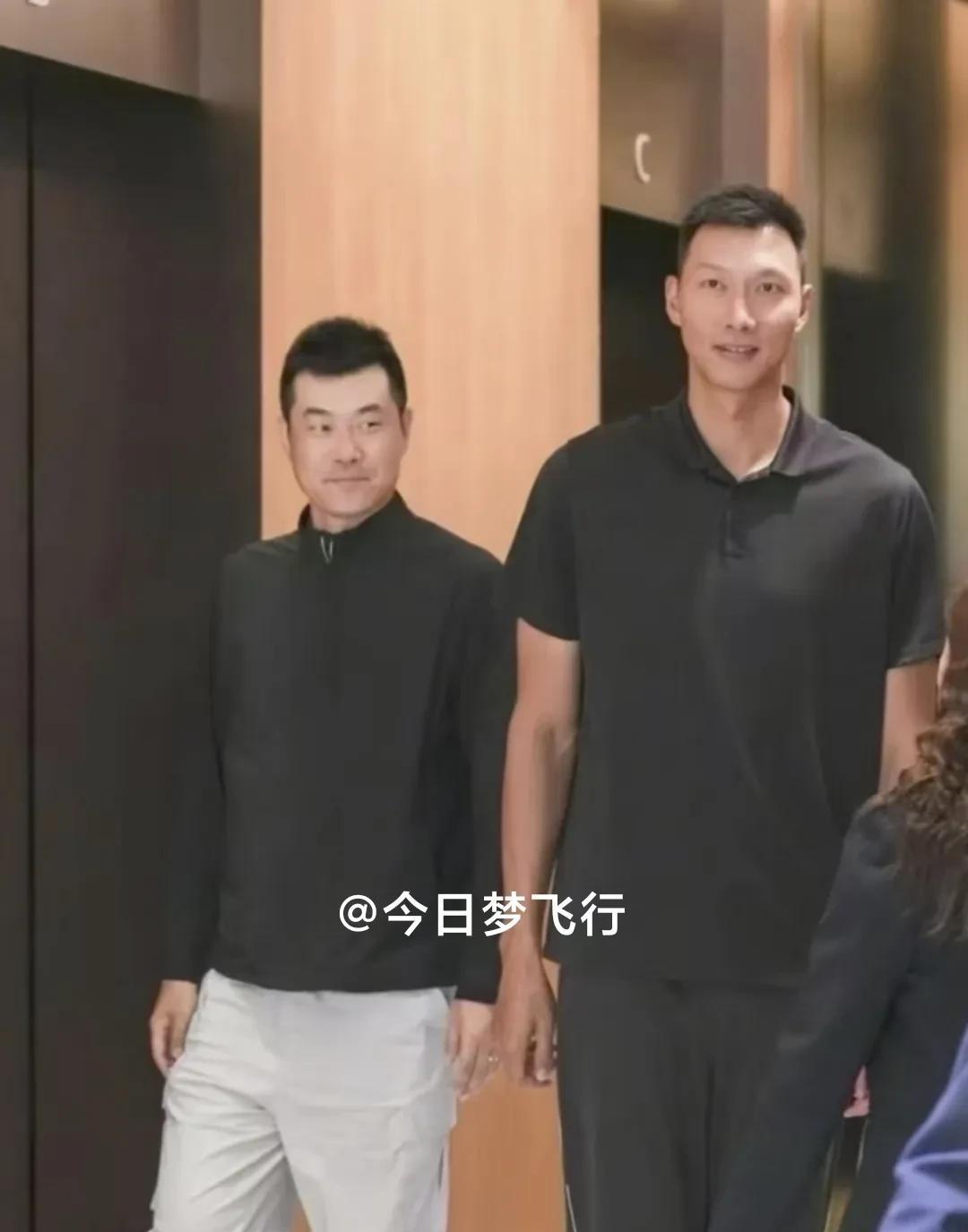 易建联王仕鹏现身广州出席公开活动！5月8日，薪火阵营创始人易建联，薪火阵营合伙
