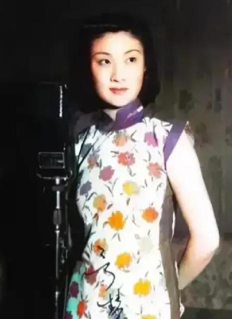 1966年，“京剧皇后”言慧珠，上吊前，她牵着11岁的儿子，跪在丈夫俞振飞面前：