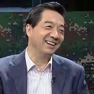 张召忠说，我刚北京大学毕业，毕业以后我们结婚。我记得很清楚，她属于高干家庭，她父