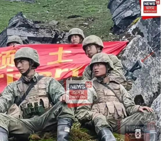 解放军又在藏南跟印度干上了！咱们解放军战士秒抢制高点、中英文横幅怼脸，直接把越