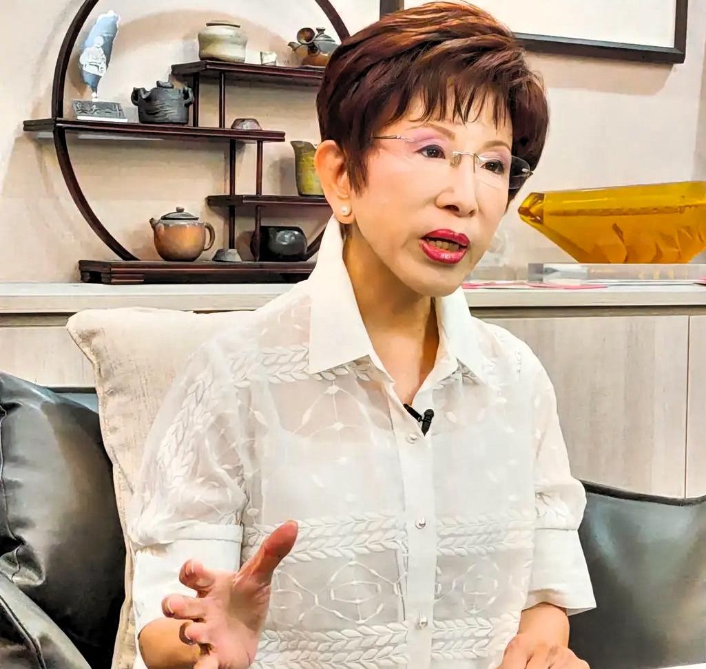 别再给郑丽文贴“洪秀柱2.0”标签！两人根本不是一路人最近台湾岛内舆论有个