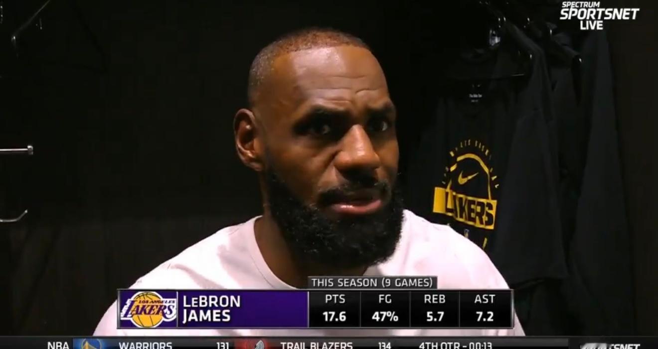 詹姆斯谈他最后那个技术犯规罚球（雷迪克说应该东契奇来罚）：“靠，我就是直接走上罚