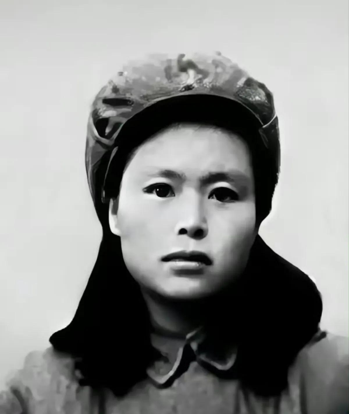 1945年，华北的天空总是灰蒙蒙的，像一块洗不干净的旧布。22岁的贾秀林，长