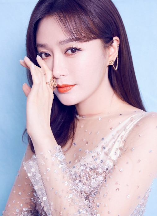 著名演员秦岚的写真大片