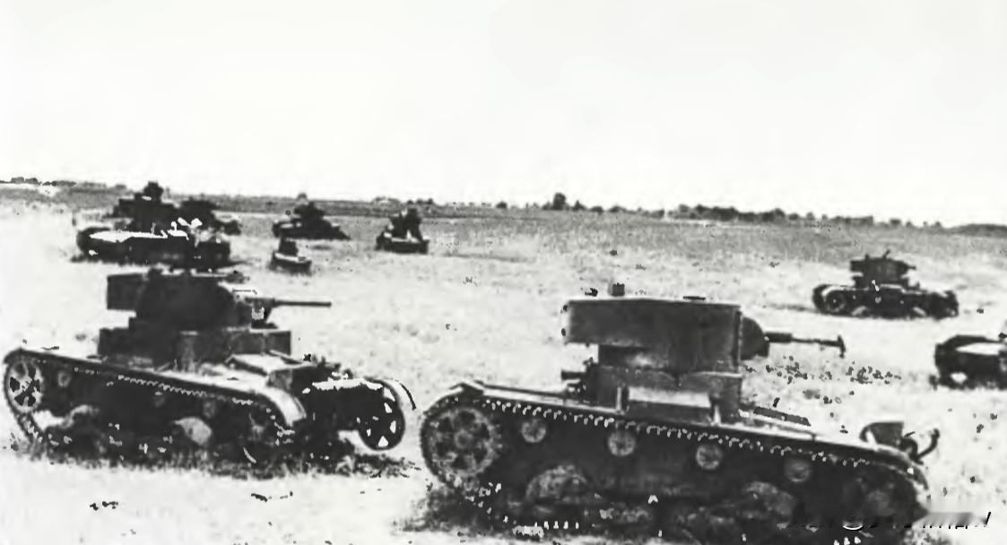 其实，第二次世界大战本来可以成为首场机器人战争，因为在战争爆发之前，苏联军事工业