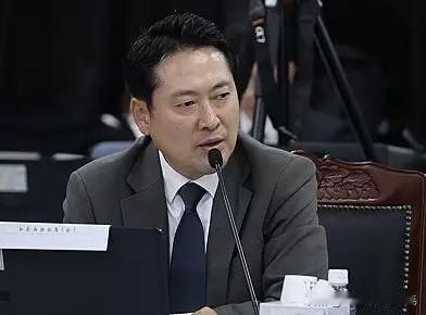 16日韩国国民力量党因人员革新引发党内风波。革新委员长尹熙淑在记者座谈会上，点名