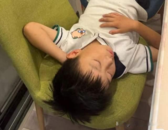 小学里“不午睡的孩子”: 老师没说的3个原因, 家长越早知道越好