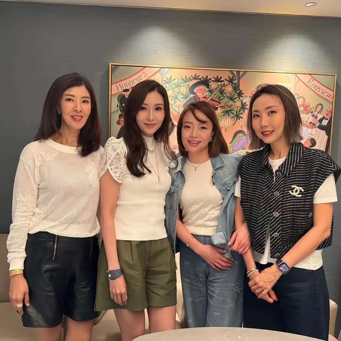 四个美女当中，你第一眼觉得谁最好看