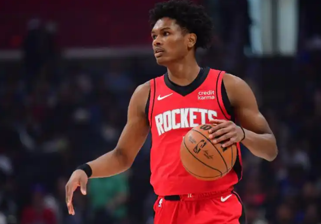 不要光看阿门合同的均薪，nba又不按均薪来算工资，阿门27~28赛季起薪才350