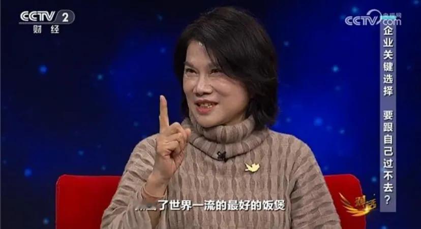 董明珠董小姐这手“煮米证道”真江湖狠人！当年瞅着国人跨海抢东瀛饭煲，董小姐拍案