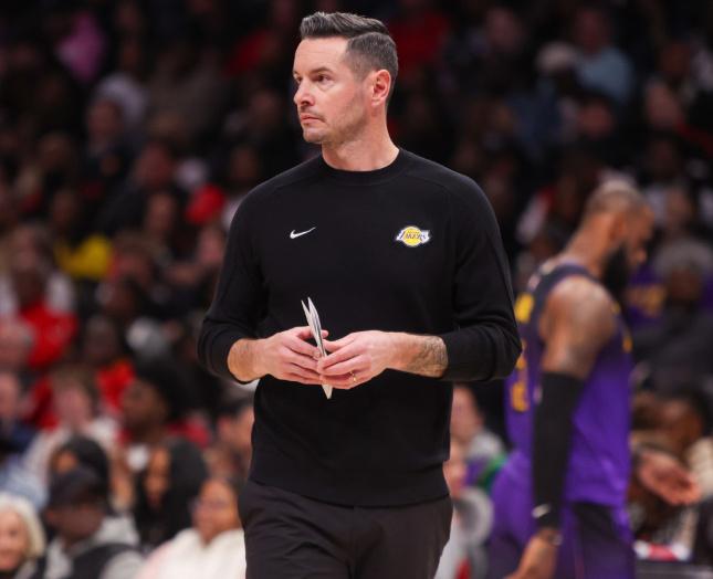 实在无人可用，湖人紧急召回四员大将！洛杉矶湖人队在常规赛快要收尾的时候，突