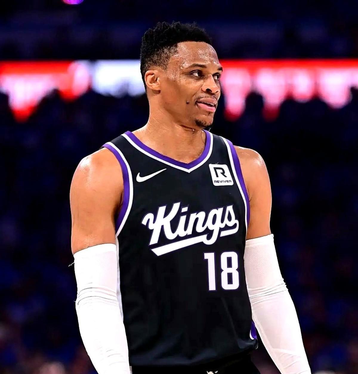 最后30秒，当他把球传给那个最不该传的人时，整个赛季的剧本再次重演。24分13