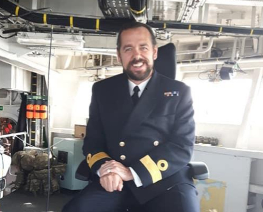 害怕胡塞武装却不怕中国海军！英国舰长选择绕行好望角，曾闯入南沙群岛寻衅！2025