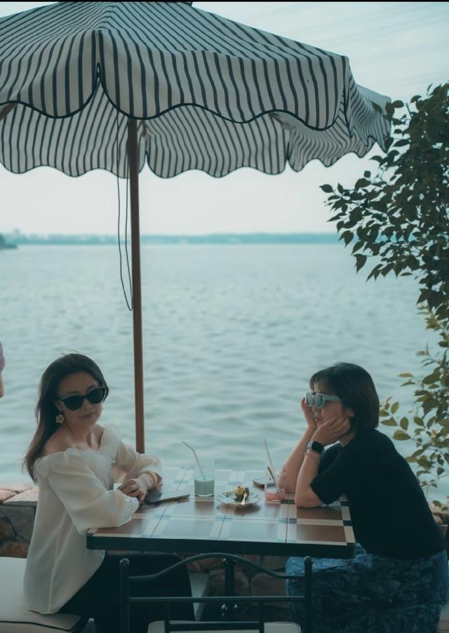 女儿怀孕6个月，我主动说去照顾她，结果被拒绝了。她连婆婆也没叫，直接准备请保姆。