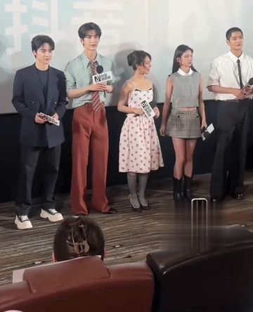 感觉赵今麦很容易被同组的女二碾压啊！这个《樱桃琥珀》女二的颜貌似又超越麦麦了，让