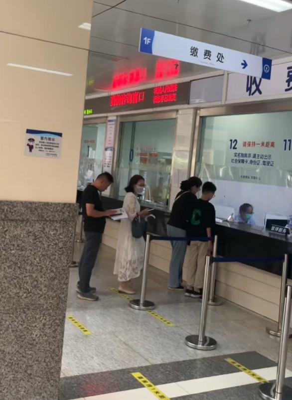 五年前，我原谅了背叛婚姻的媳妇，如今她突然离世，却让我突然想明白一件事！我今年