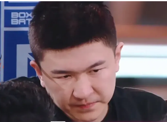 2015年，张大大在节目中指着王宝强说：“你丫闭嘴吧，信不信我弄死你”，结果王宝