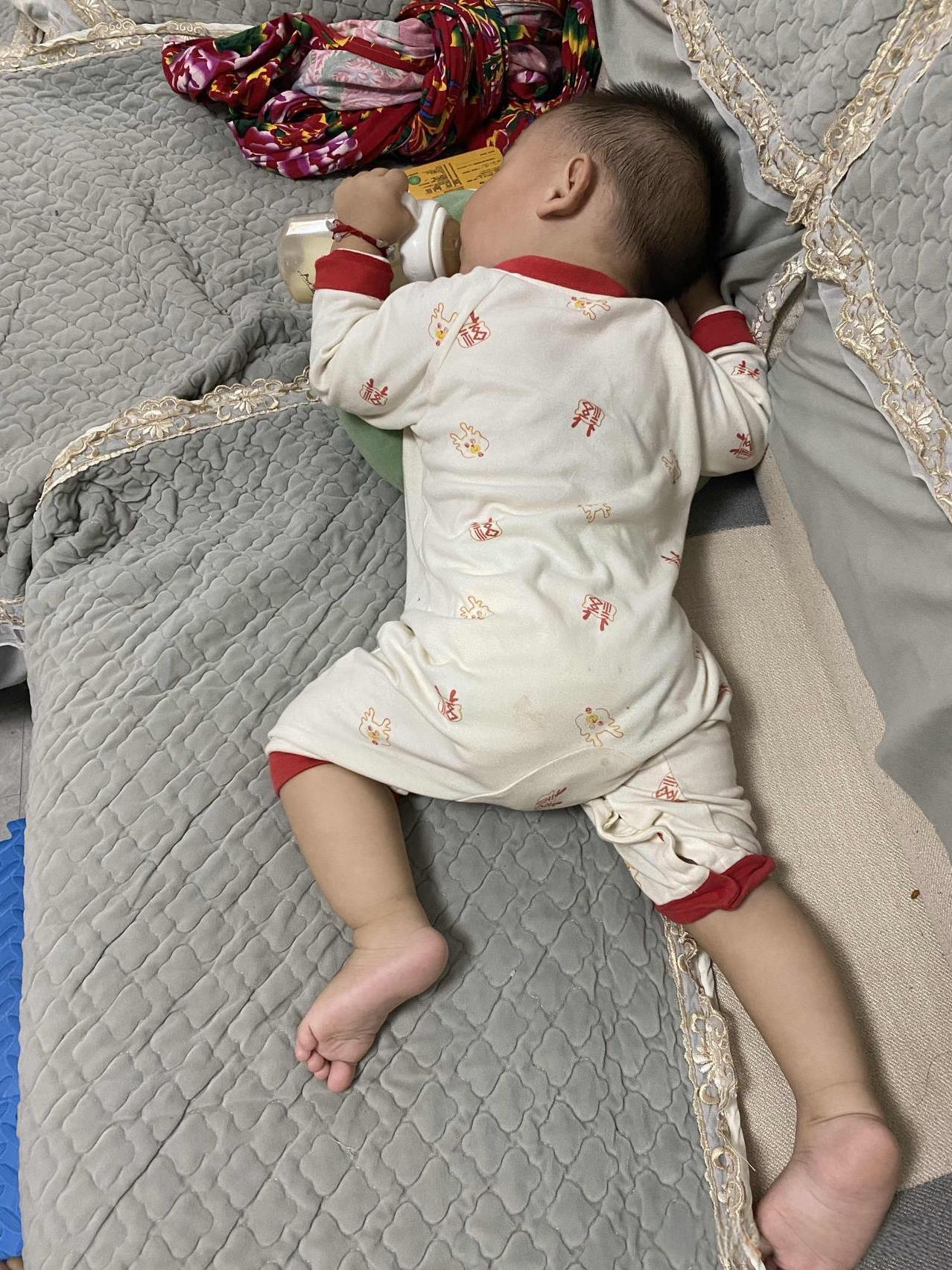 带娃以后才知道：1.不用强迫宝宝看书，他想玩玩具就玩玩具，你只需要默默在旁边看