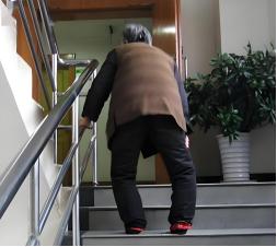 一直想不明白，为什么很多农村老太太的腿型都是O型的，而城市的老太太的腿型都是笔直