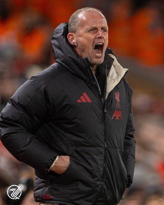 随着布里格斯的离队，斯洛特的助理教练胡尔肖夫现在似乎负责球队的定位球防守训练了。