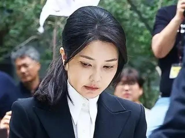 果然不出所料，李在明要整死尹锡悦的套路已凸显，那就是，先把尹的亲信死党和夫人给整