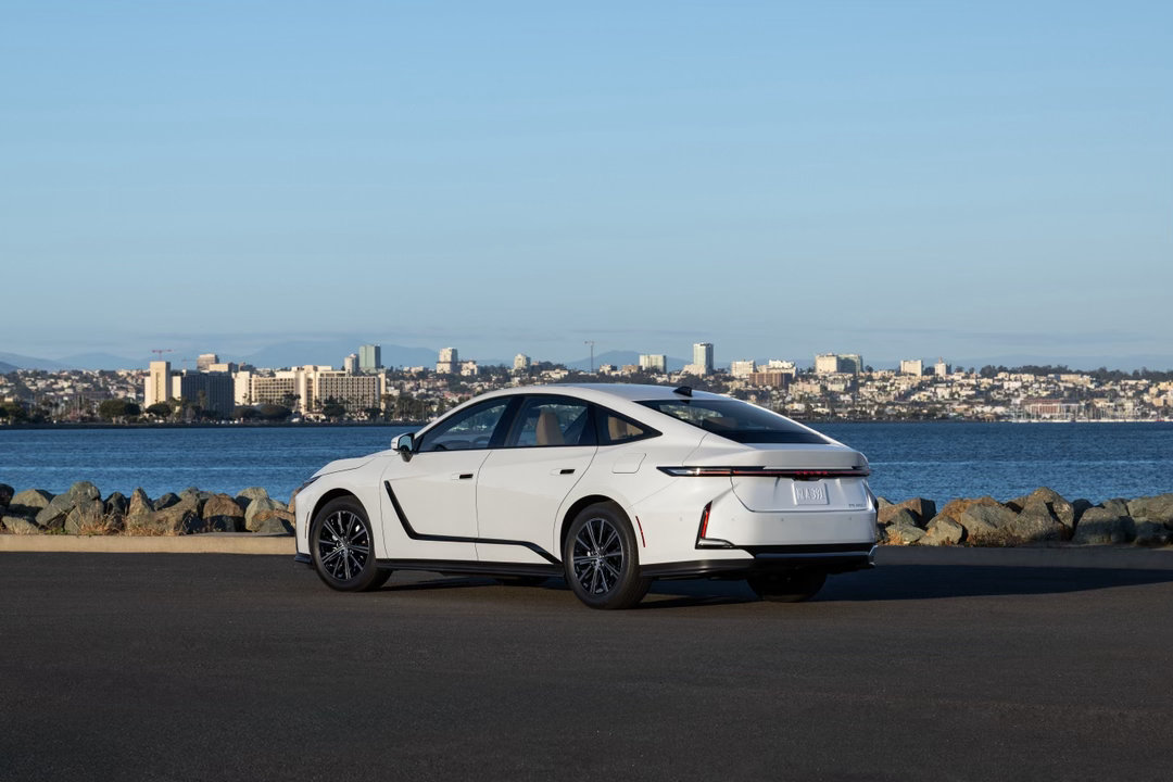 2026雷克萨斯ES350h油电混动，不依赖充电的电气化轿车。第六代2.5L