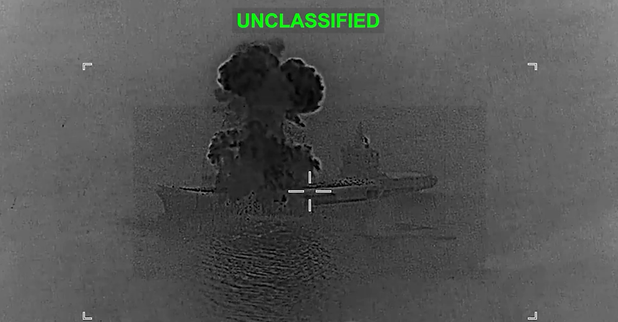 【#美军称击中伊朗无人机航母#】当地时间3月5日，美军中央司令部在社媒平台X发