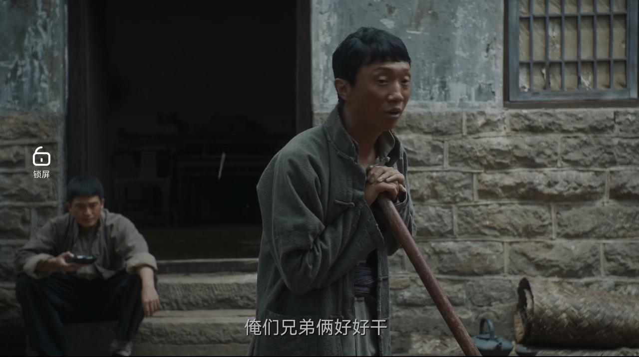 腻味一回村，就否定了绣绣和大脚对他弟弟的照顾，苏苏说了几句公道话，还被大脚说了…