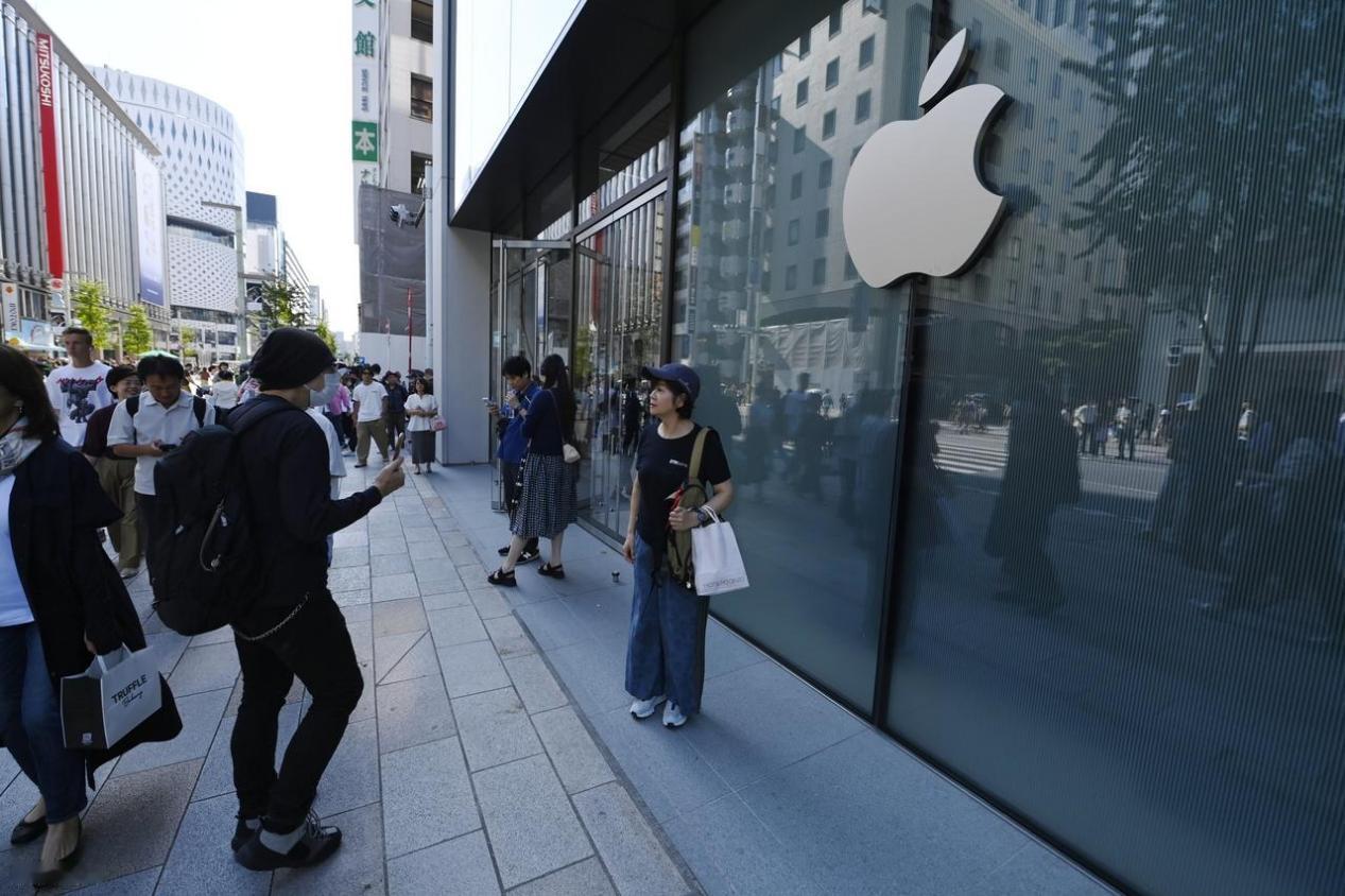 还是日本够狠！立法一出，苹果立刻低头改政策。可回头一看我们呢，还在被区别对待。