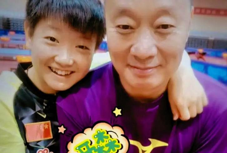 小杨现身北满赛场，亲自给莎莎加油！小杨的表情跟我们一样，莎莎丢一分