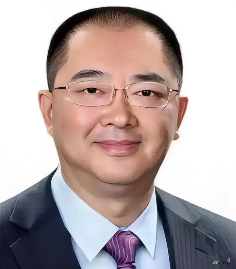 当无数恒大购房者苦盼无果时，当许家印在看守所吃糠咽菜时…那个曾经年薪2.7亿的恒