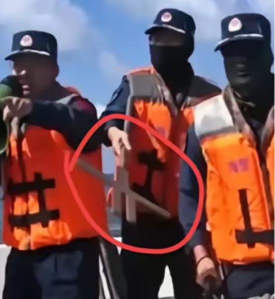打完架才发现，中国海警手里拿的这是啥呀？ 7月20日仁爱礁冲突视频曝光，不少