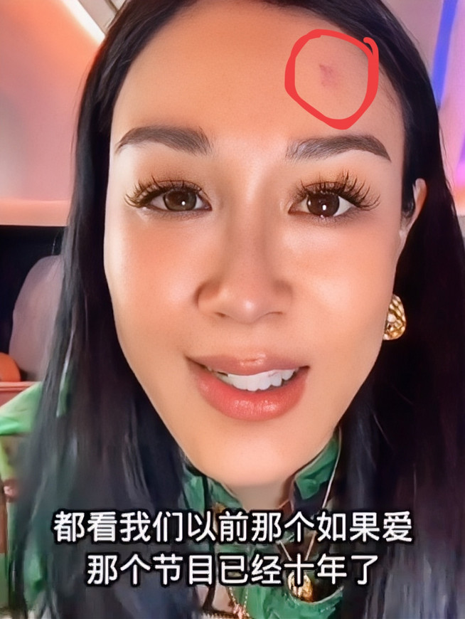 大家有没有留意到，54岁的钟丽缇最近出镜时，状态透着一股“不一样”的感觉？