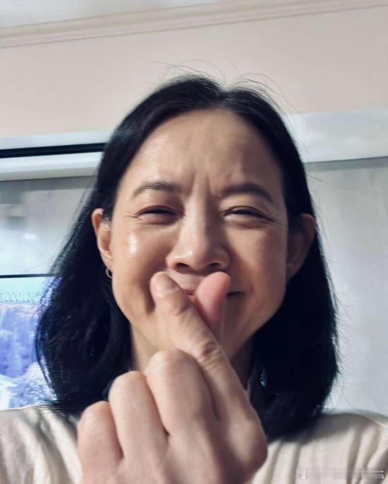 曾宝仪发文庆祝自己53岁生日，一晃眼啊……感觉记忆力还停留在她跟小s的感情大战