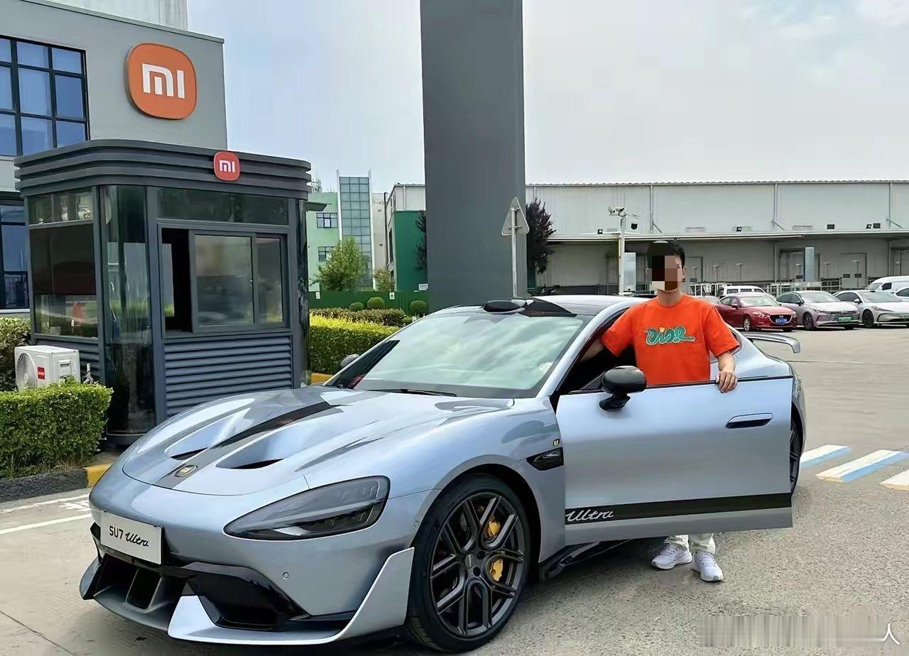 奥运冠军杨昊喜提陕西首台双风道前舱盖版小米SU7Ultra啦！尽管前段时间舆论