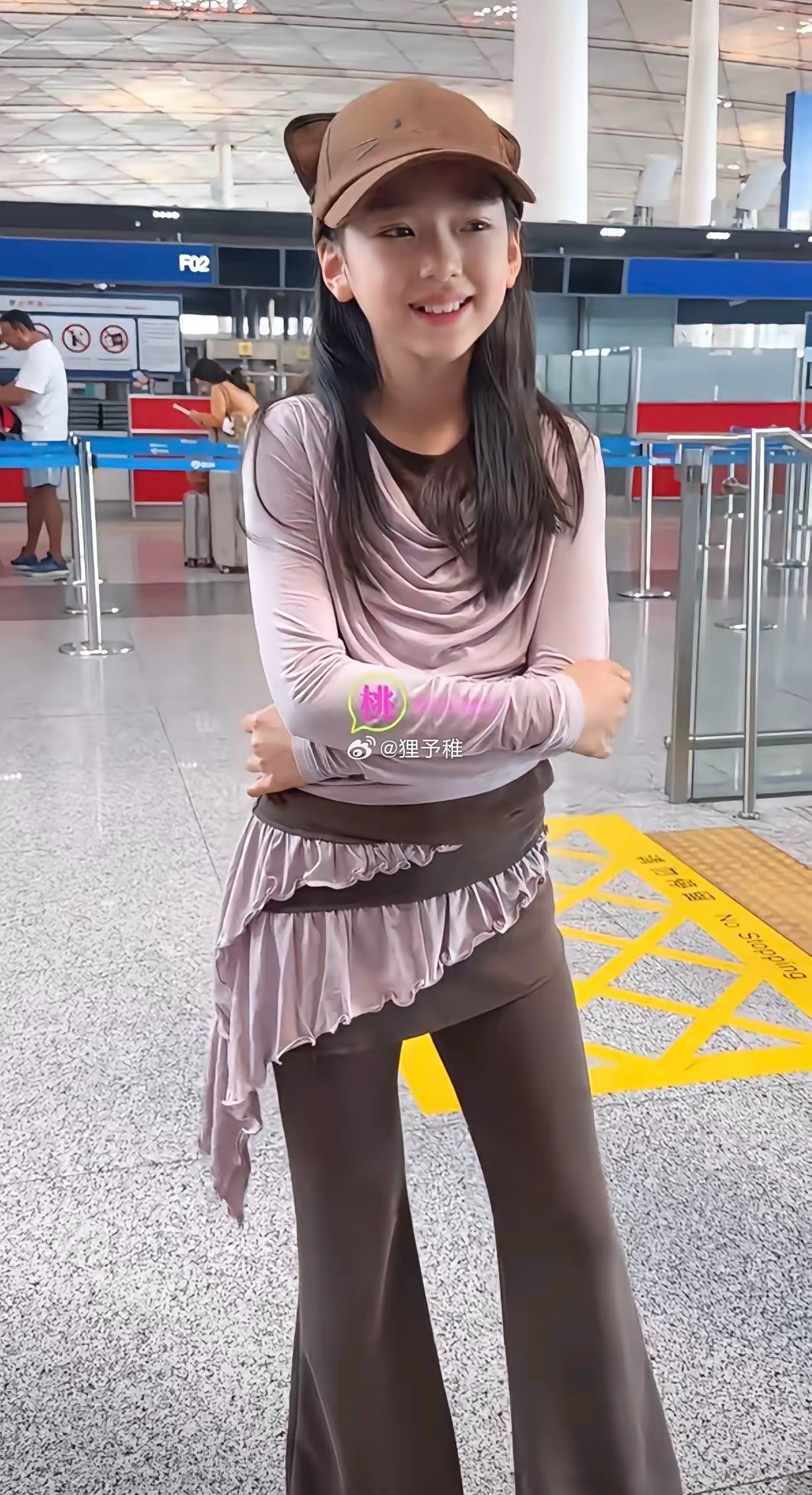董璇女儿小酒窝太早进圈了，​明明是小孩，好像一个成熟的大人​​​