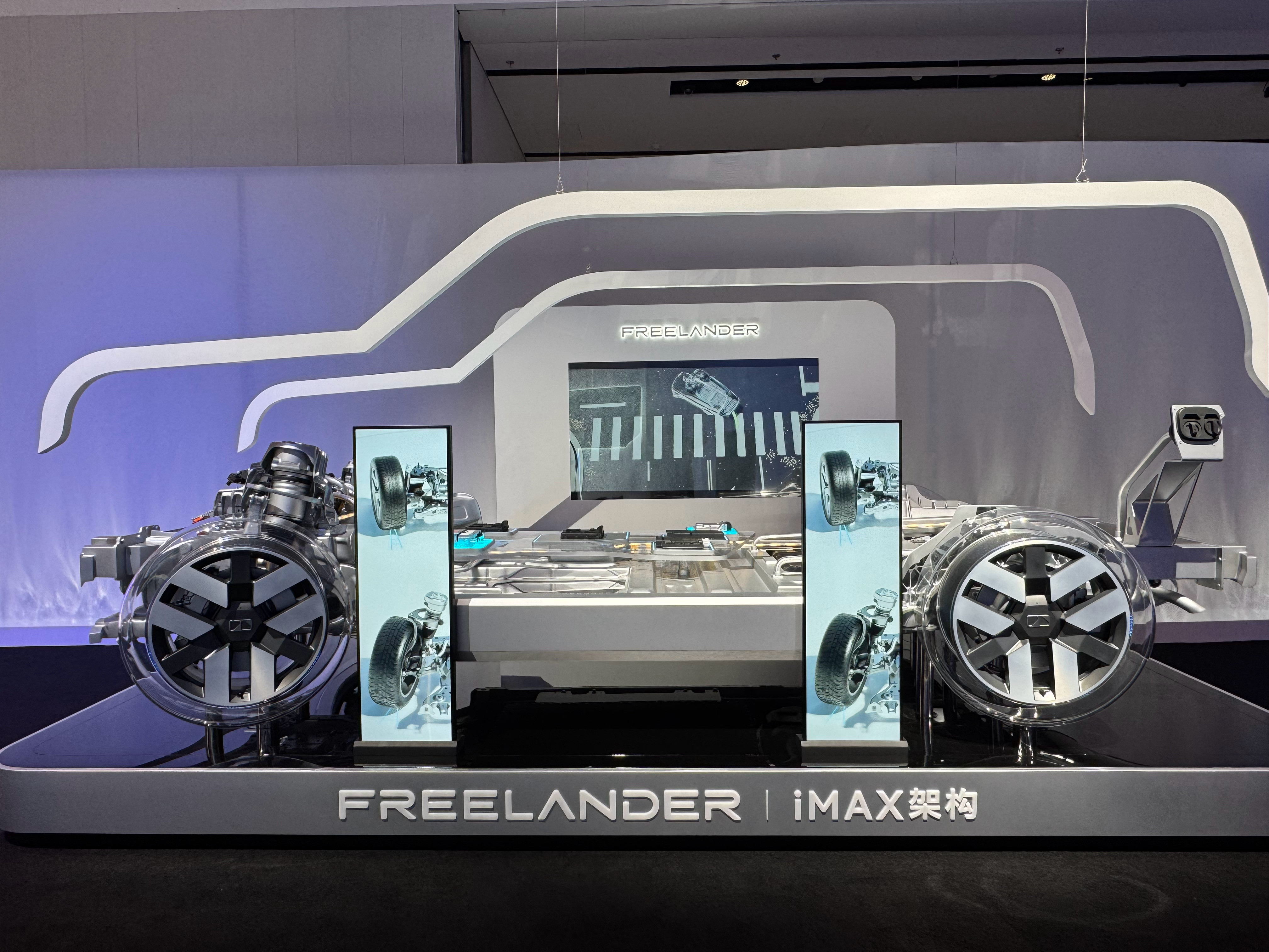 这车是真虎终于等到！FREELANDER神行者全球首秀，配置全是硬货，传承经典路