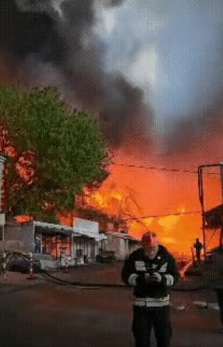 以色列大火多国救助扑灭，加沙战火继续，复杂的地缘政治关糸始料未及。当人们认为以