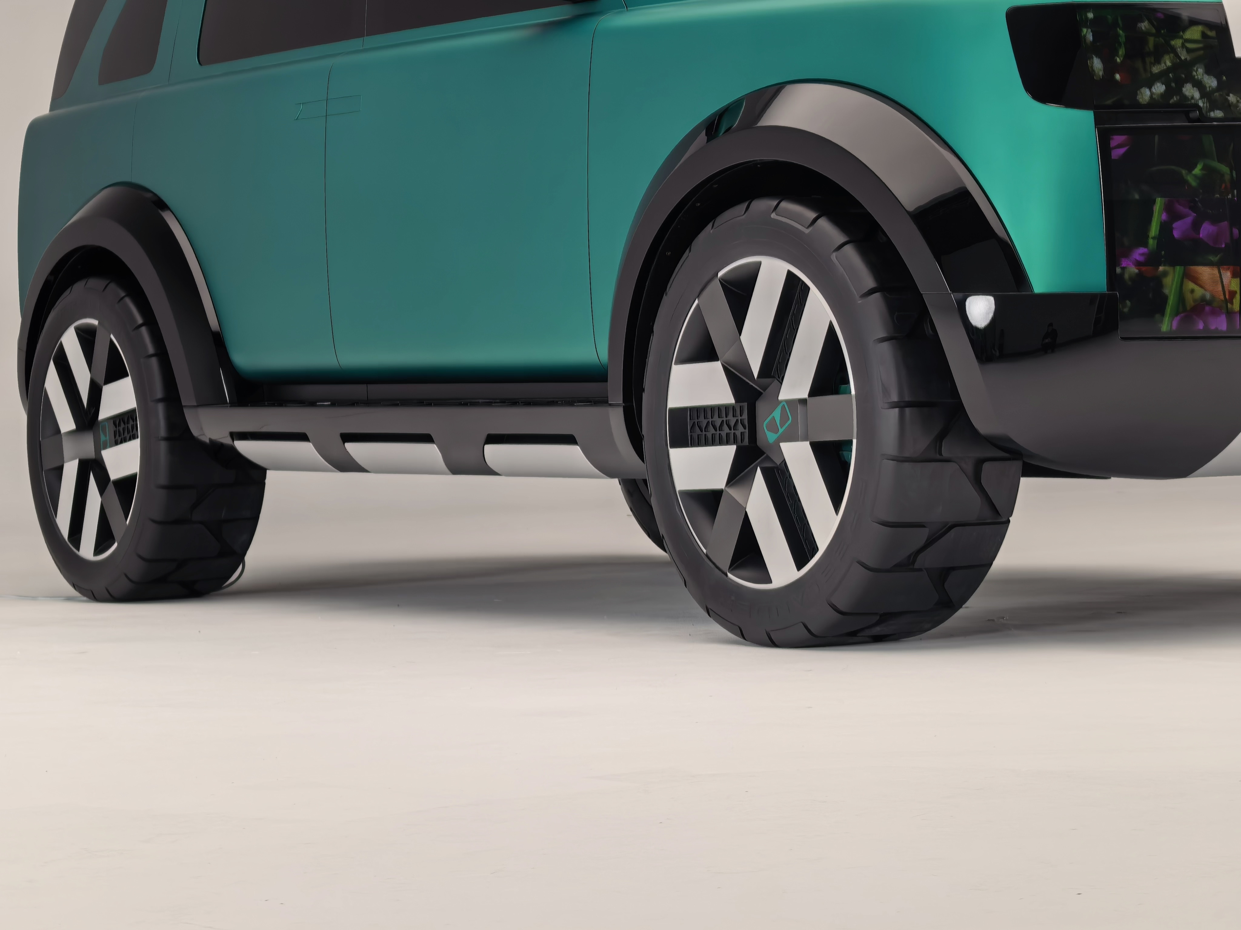 FREELANDERConcept97虽然只是概念车，但设计完成度很高，外观大