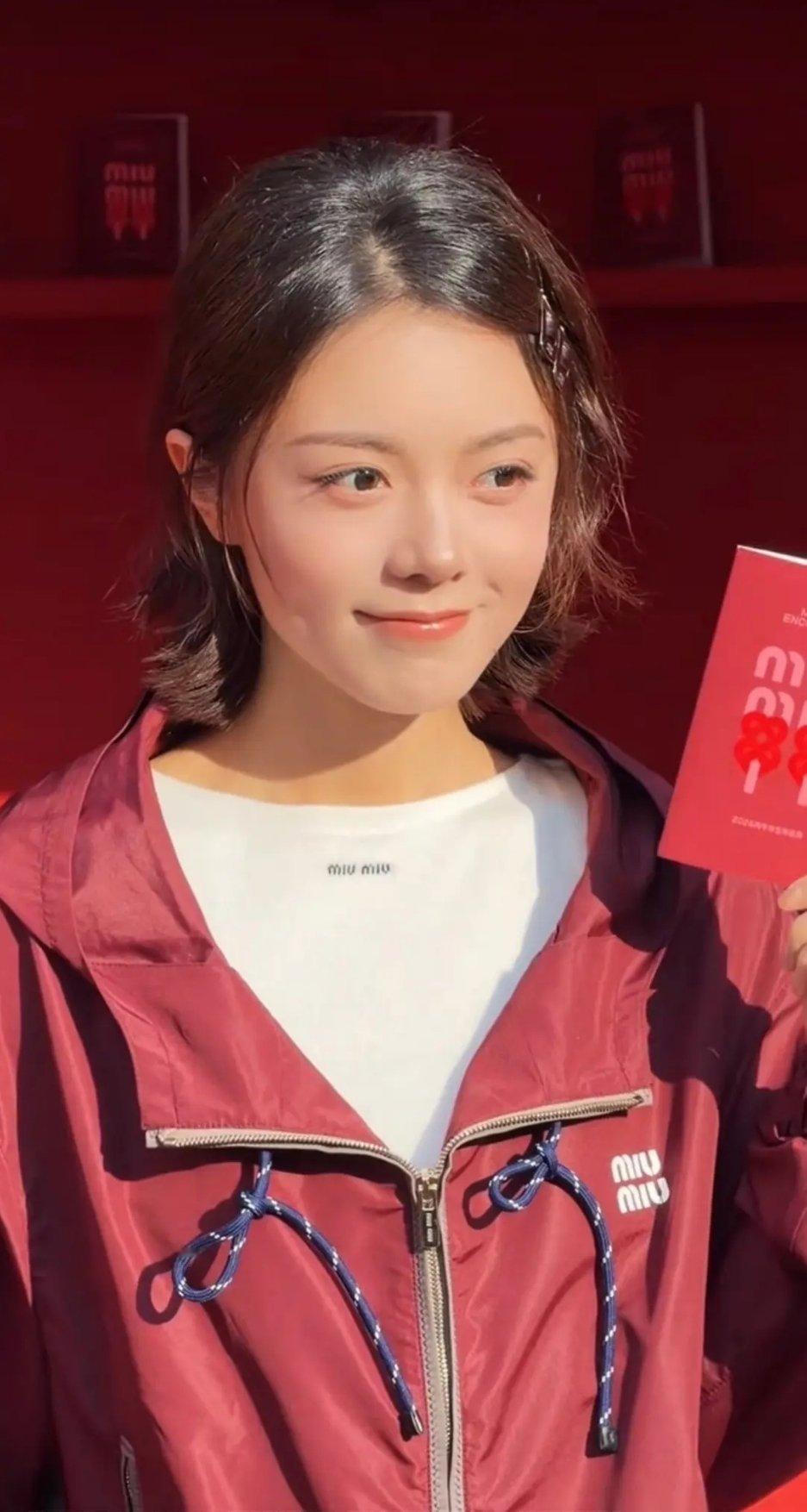 赵今麦怼脸的神！完全美成洋娃娃了！