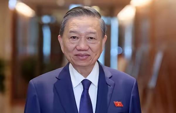 越南“一号人物”苏林最近的表态掷地有声，直言“越南的发展方向由我掌舵，我既是操盘