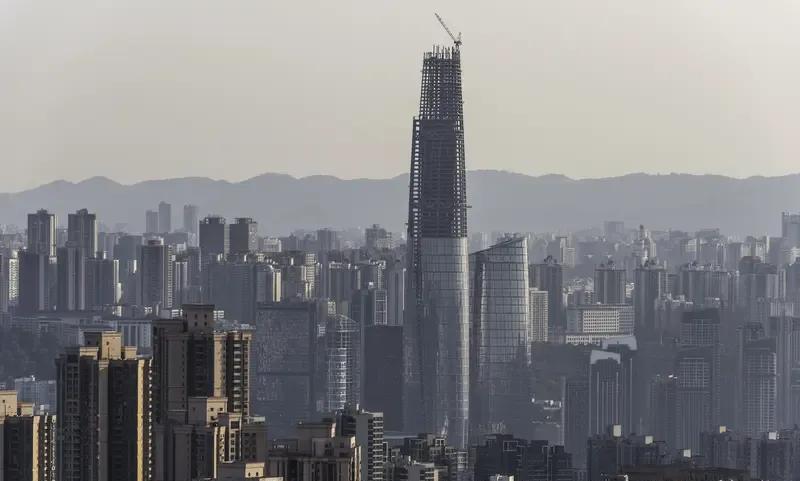 重庆发展势头正猛，说不定很快就能达到新高度！就说高楼建设，渝中区化龙桥的陆海国际