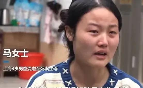 其实小梓澈知道妈妈来了，听到妈妈喊他，他委屈的流下来眼泪，他也好想睁开眼睛看看妈