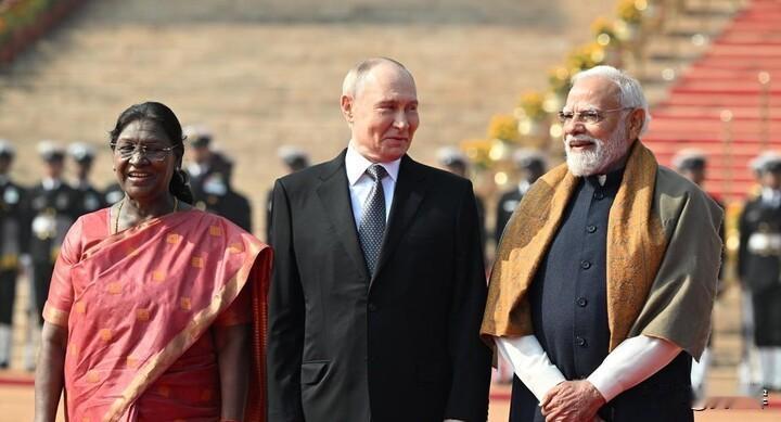 【德媒：西方因普京访问而侮辱印度】12月5日，德国《明镜》周刊撰文称，欧洲外