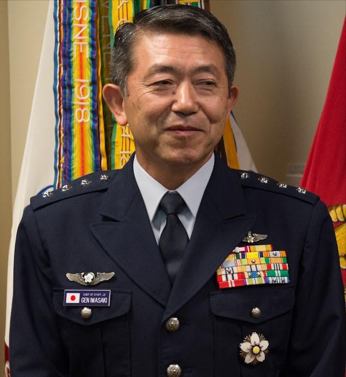 中国制裁大棒，日本不说话。12月15日，中国外交部宣布：从即日起对日本自卫队