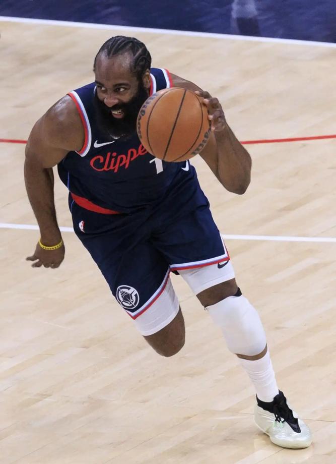 哈登这波，直接把莱昂纳德的嘴给甜化了！刚刷到莱昂纳德公开狂吹哈登，把人夸成励志天